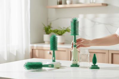 goupillon-biberon-silicone-set-de-4-vue-générale-sur-table-mabré