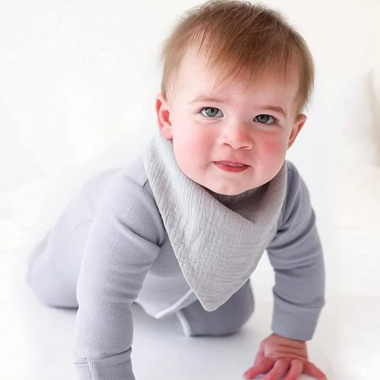 bavoir-bandana-confortable-absorbant-et-stylé