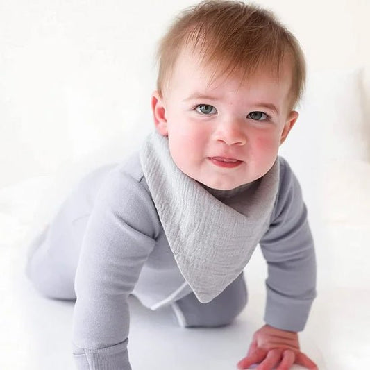 bavoir-bandana-confortable-absorbant-et-stylé