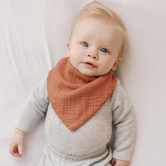 bavoir-bandana-pratique-absorbant-et-stylé