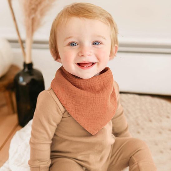 bavoir-bandana-réglable-absorbant-et-stylé