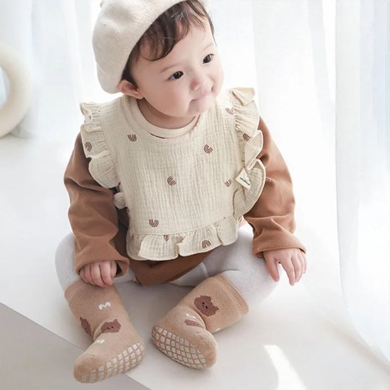 bavoir-confortable-coton-absorbant-coeur-arc-en-ciel
