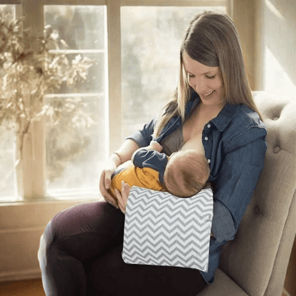 coussin d'allaitement maintient bébé hauteur parfaite sein confort-maternité