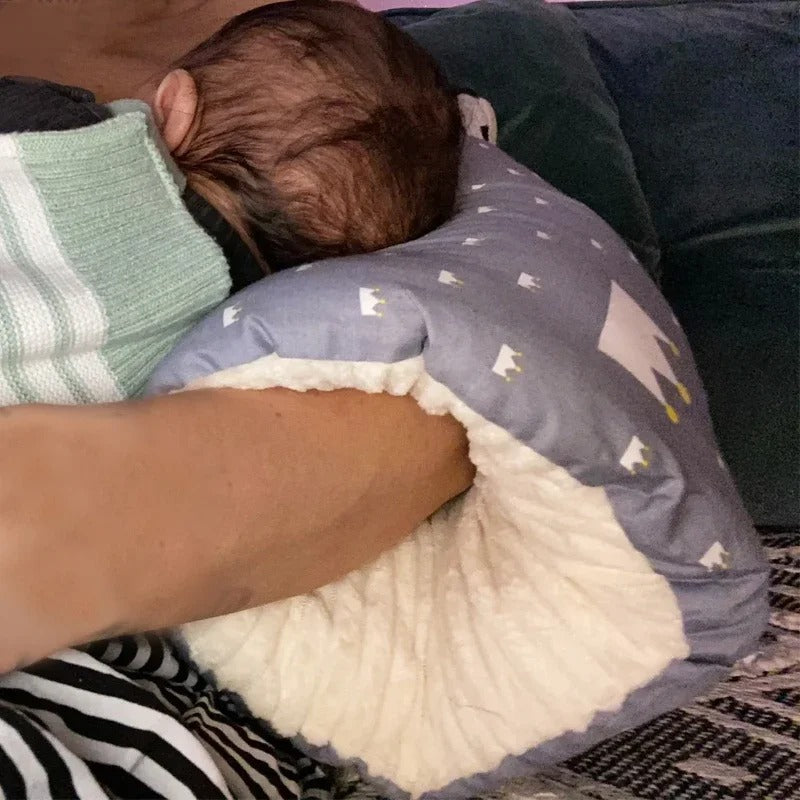 coussin d'allaitement position confortable bébé