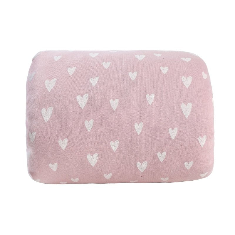 coussin d'allaitement rose avec coeur blanc confort-maternité