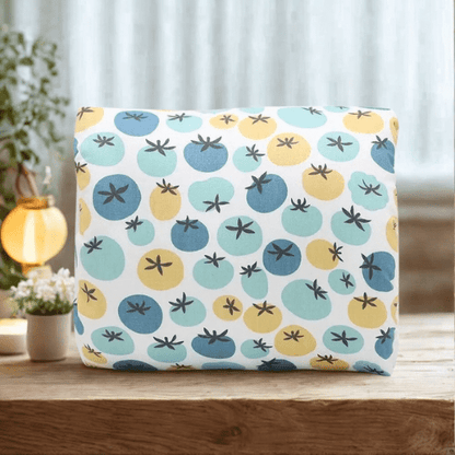 coussin d'allaitement tomates sur fond blanc cozybaby