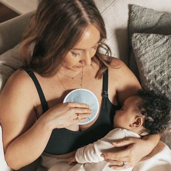 Coussinet d'allaitement discrèt et pratique sous vêtement Comfortbreasts Rose