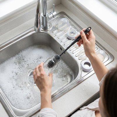Goupillon pour biberon polis résistants et durables tenu par maman nettoyant biberon