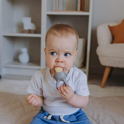 Grignoteuse bebe ergonomique bouche bébé garçon suçant